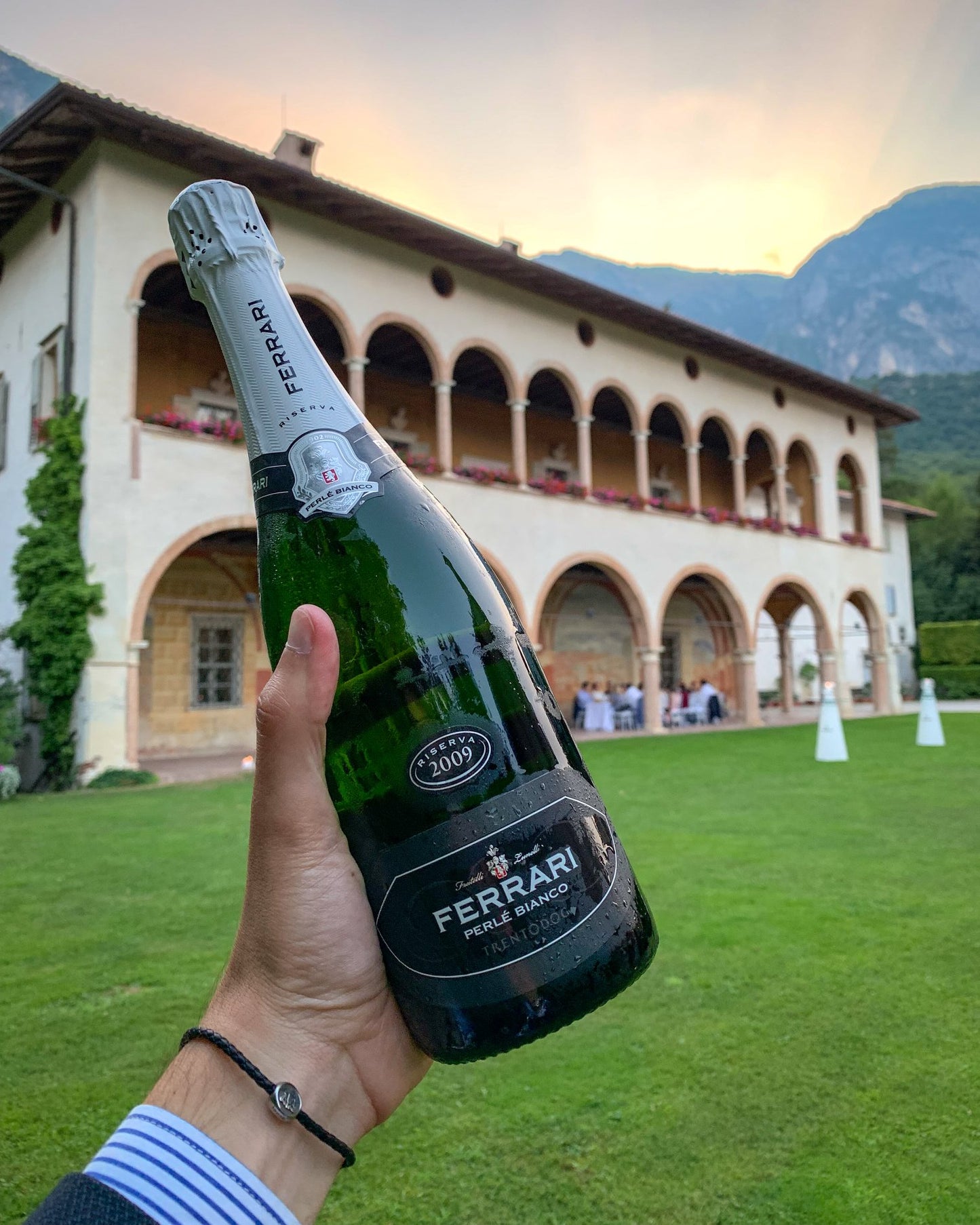 フェッラーリ・ペルレ・ビアンコ・リゼルヴァ（ギフトボックス入り）- FERRARI（トレンティーノ）750ml x １本