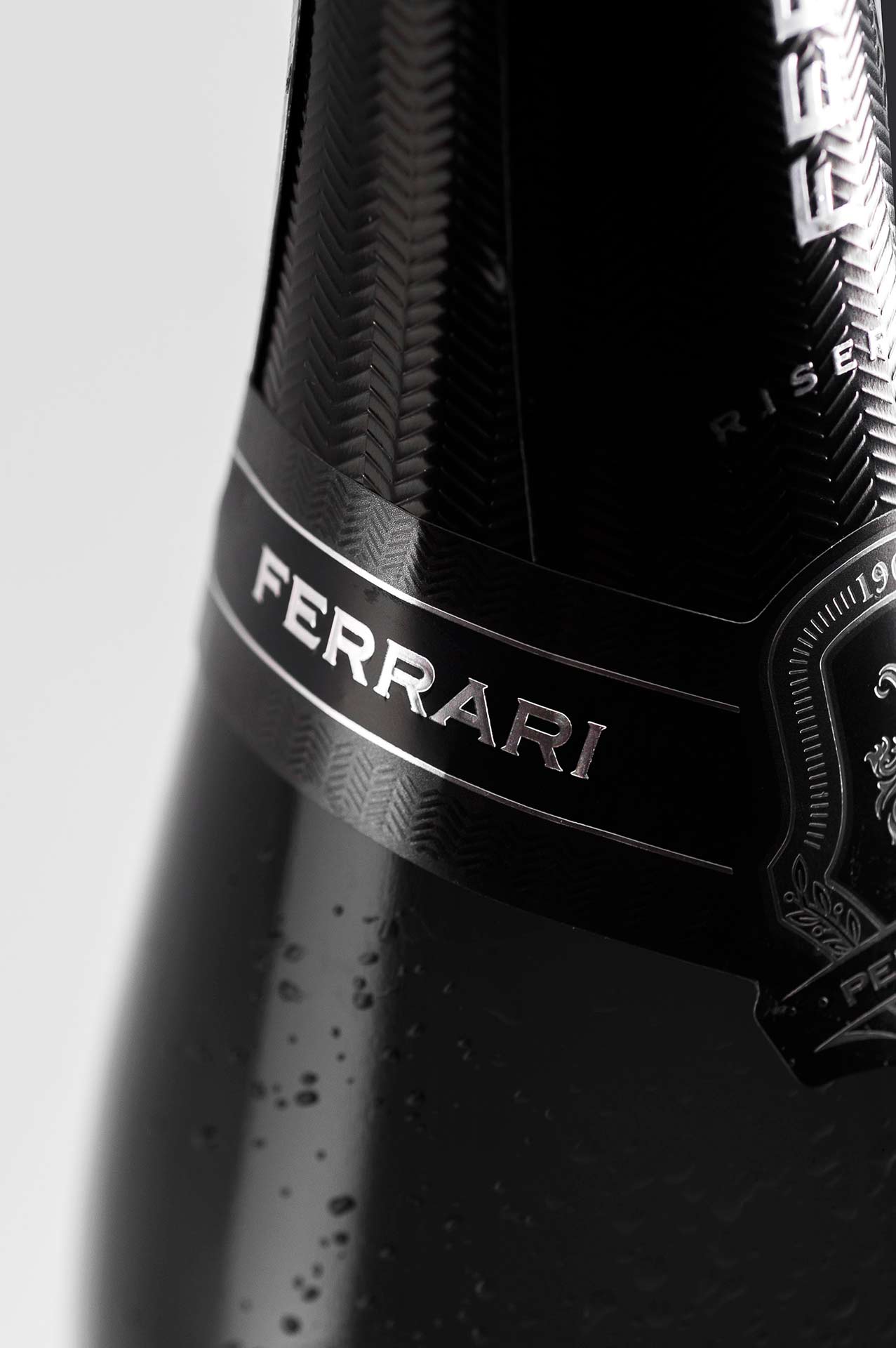フェッラーリ・ペルレ・ネロ・リゼルヴァ - FERRARI（トレンティーノ）750ml x １本