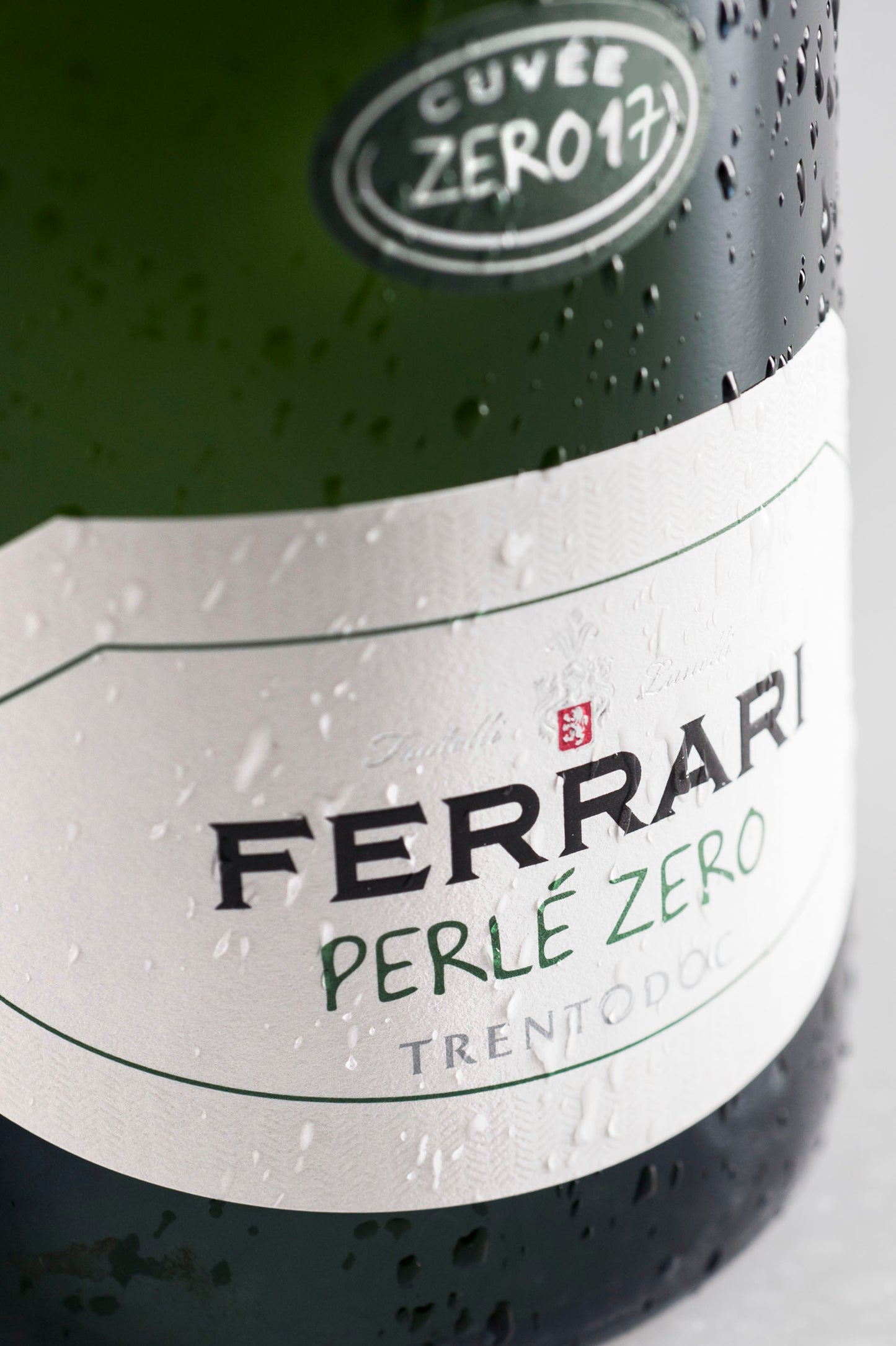 フェッラーリ・ペルレ・ゼロ （ギフトボックス入り）- FERRARI（トレンティーノ）750ml x １本