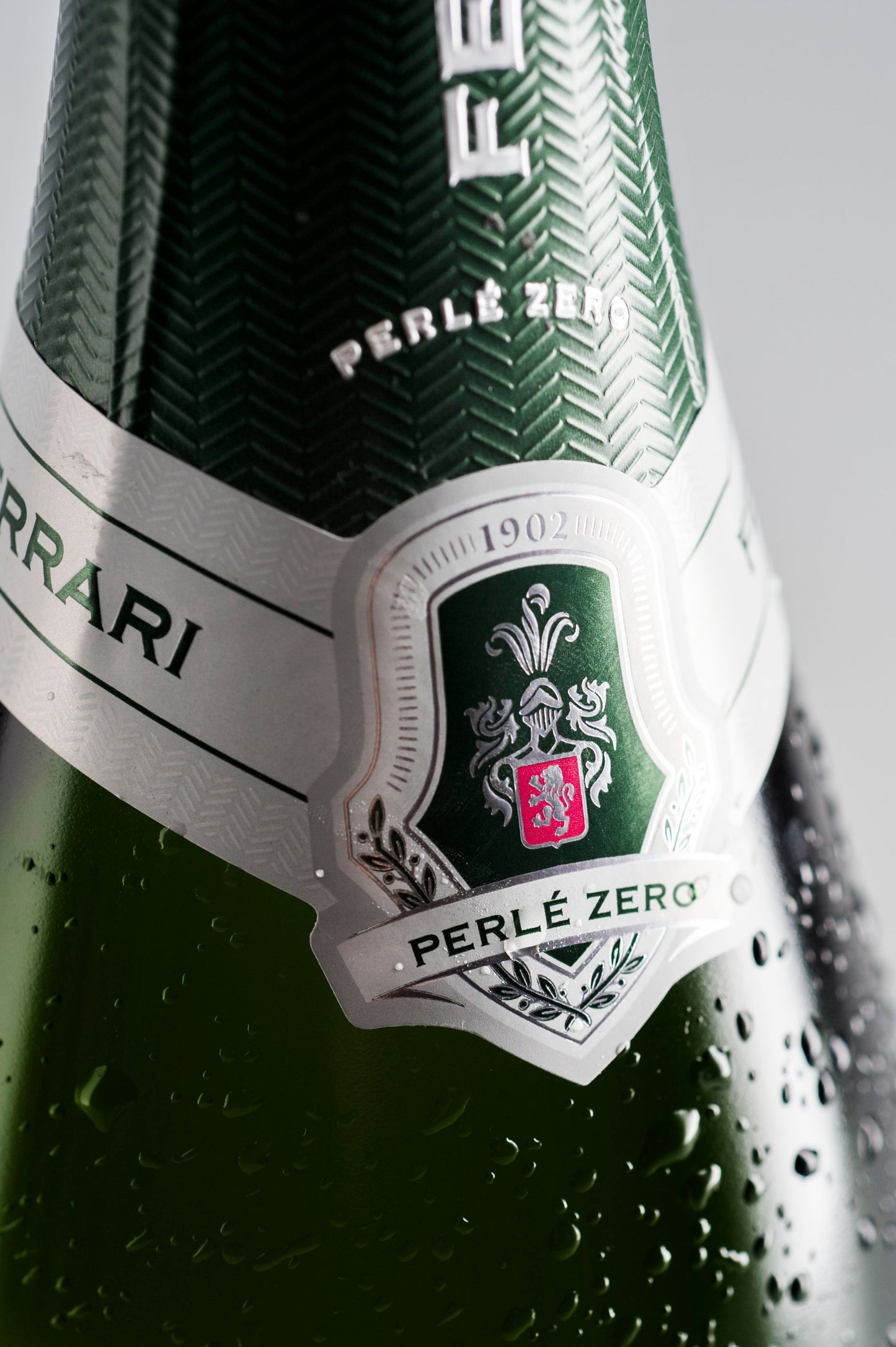 フェッラーリ・ペルレ・ゼロ （ギフトボックス入り）- FERRARI（トレンティーノ）750ml x １本