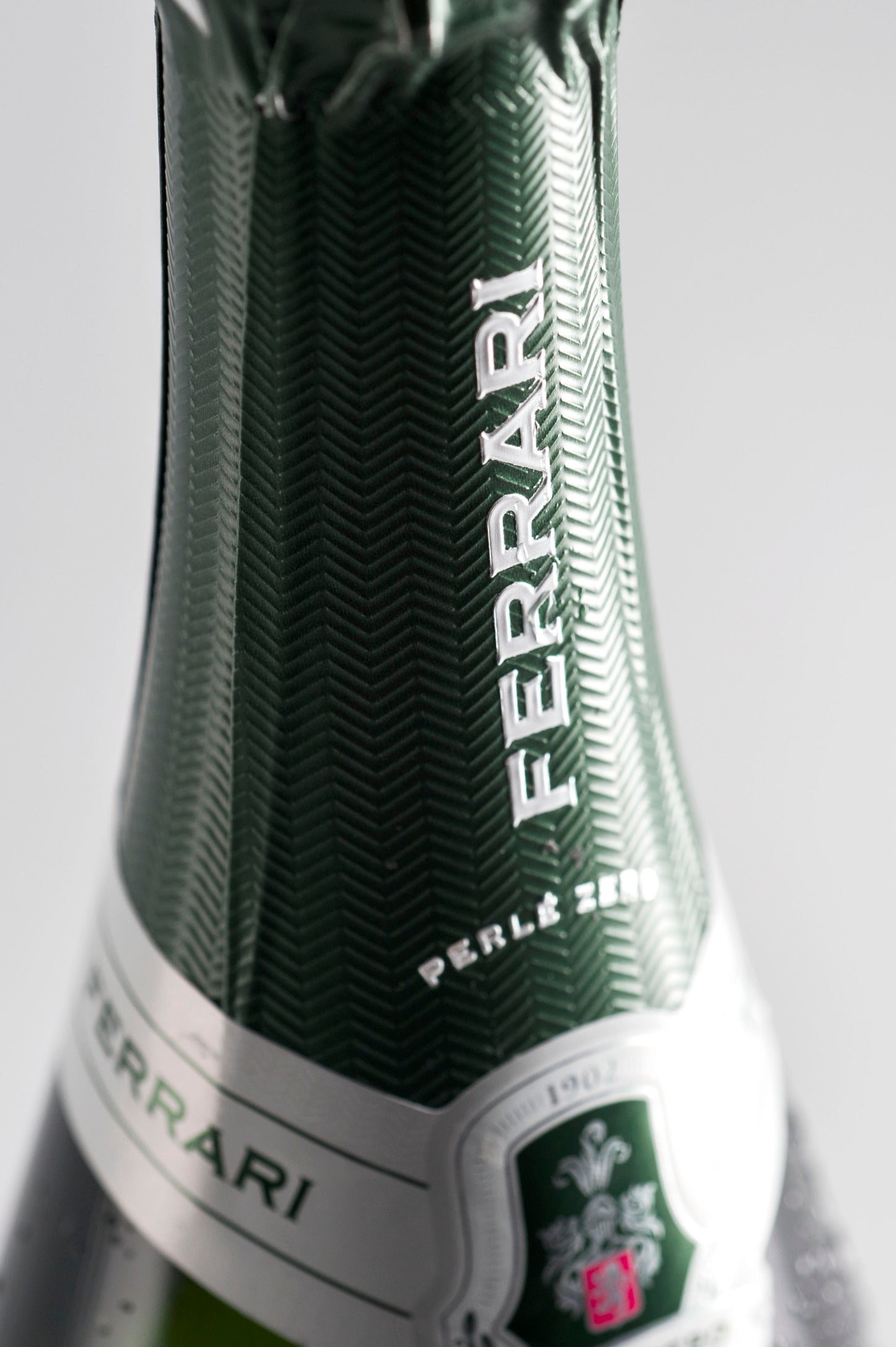 フェッラーリ・ペルレ・ゼロ （ギフトボックス入り）- FERRARI（トレンティーノ）750ml x １本