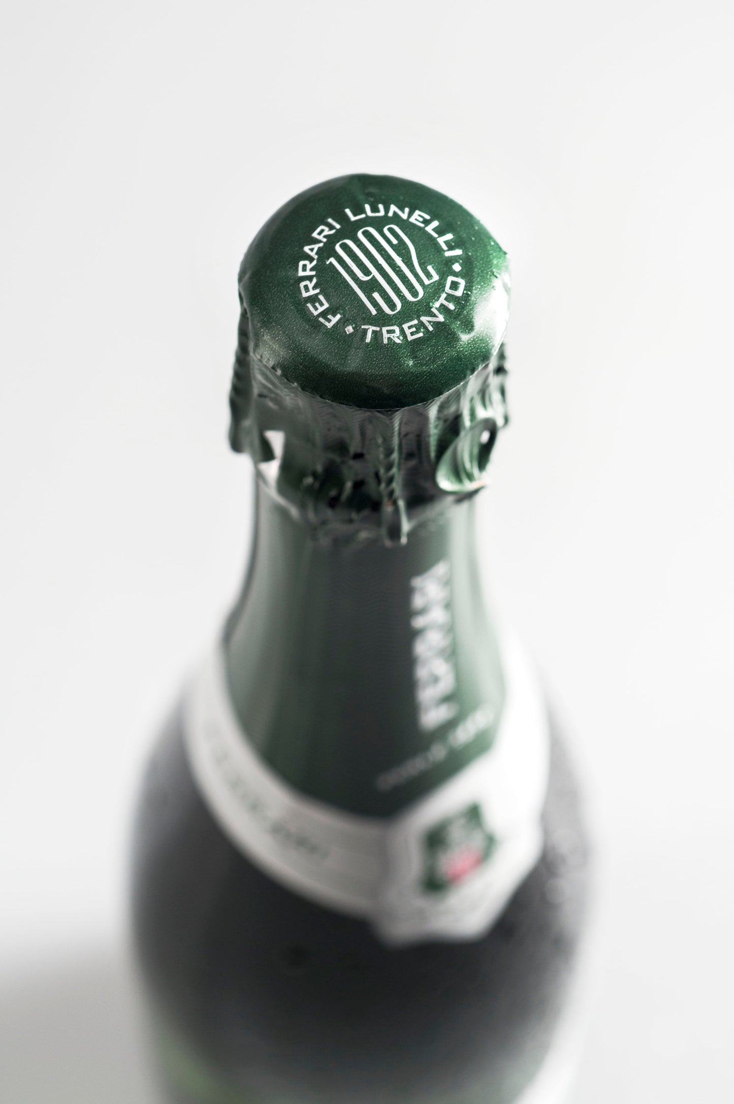 フェッラーリ・ペルレ・ゼロ （ギフトボックス入り）- FERRARI（トレンティーノ）750ml x １本